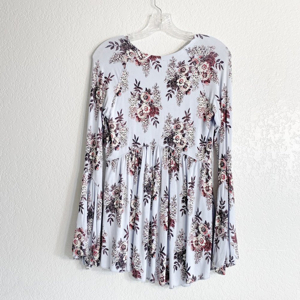🦋 FREE PEOPLE Speak Easy Top Sky Blue Boho Floral Bell Sleeve Small Coquette - Picture 5 of 7